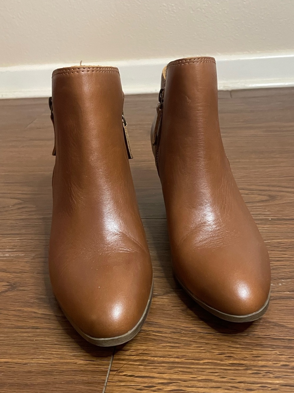 House of Harlow 1960 Rita Chestnut Leather Ankle Boots 7